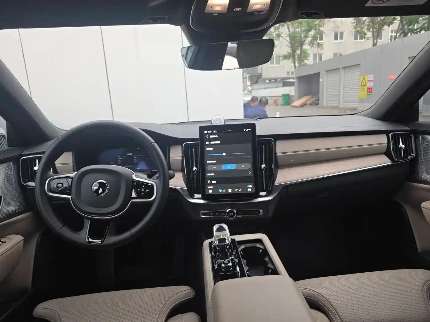 2026 Volvo S90 Plug-in Hybrid, All-Wheel Drive, Long Range, Inscription Luxury Edition — миниатюра 16