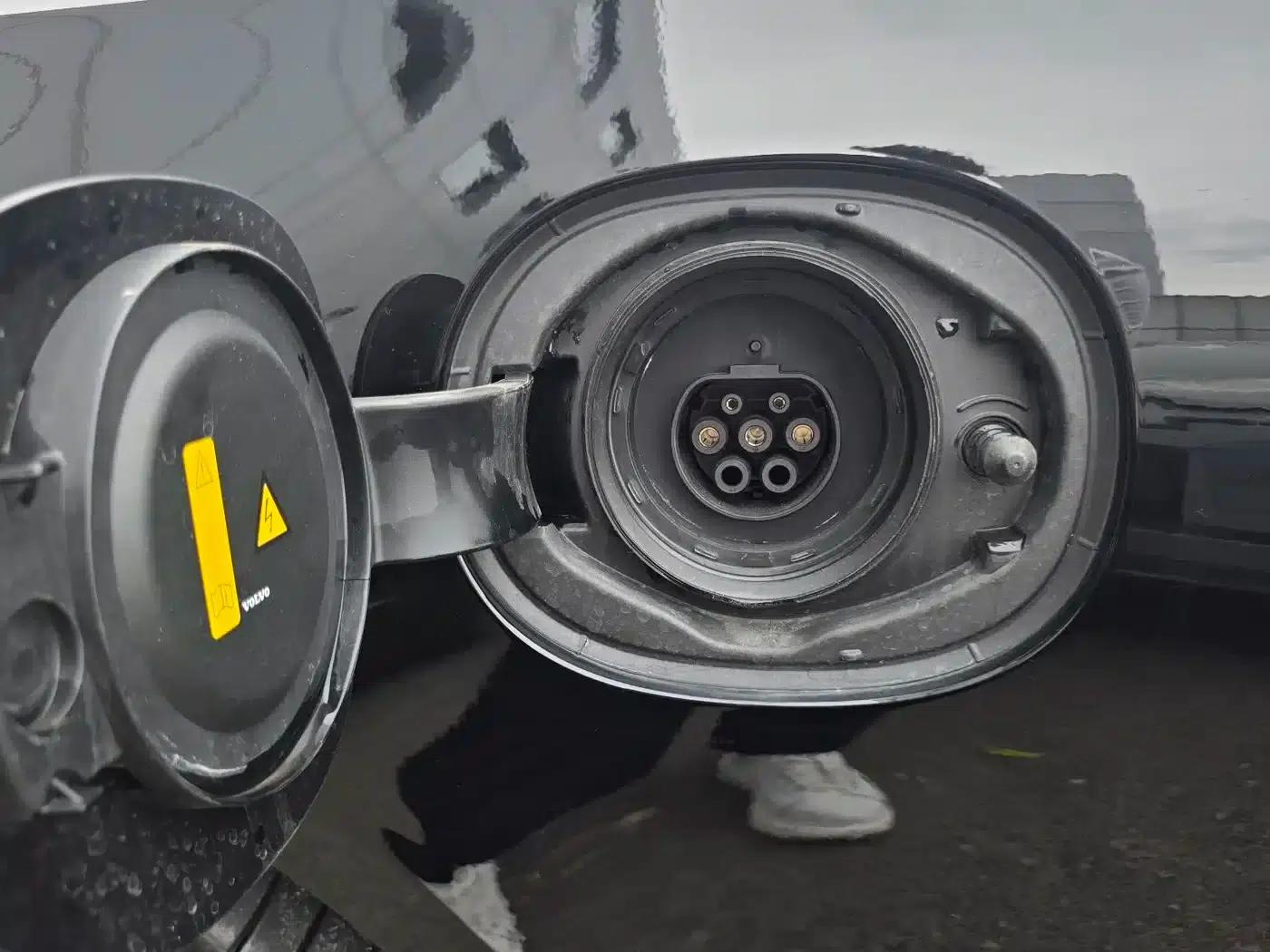 2026 Volvo S90 Plug-in Hybrid, All-Wheel Drive, Long Range, Inscription Luxury Edition — миниатюра 17