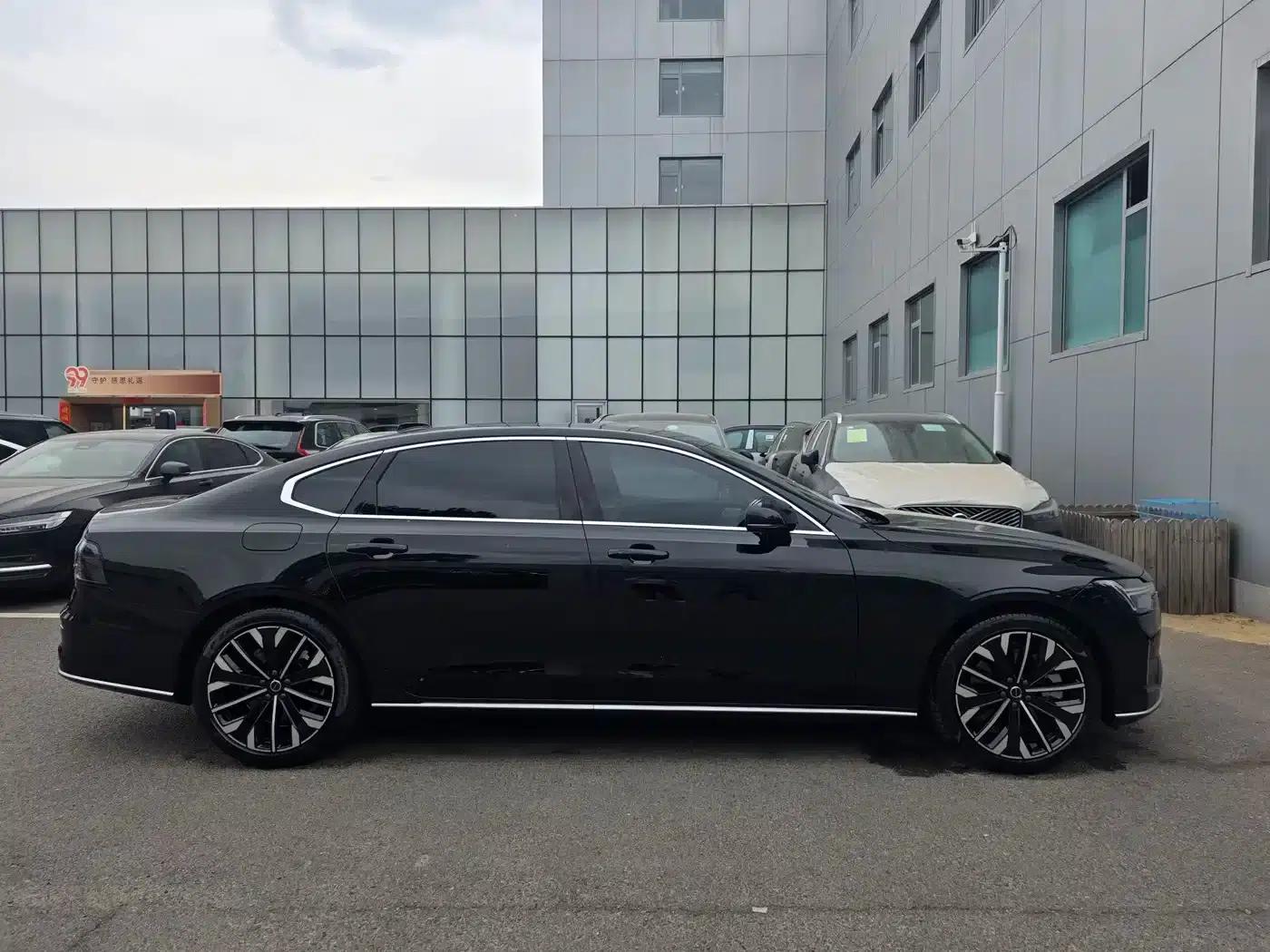 2026 Volvo S90 Plug-in Hybrid, All-Wheel Drive, Long Range, Inscription Luxury Edition — миниатюра 4