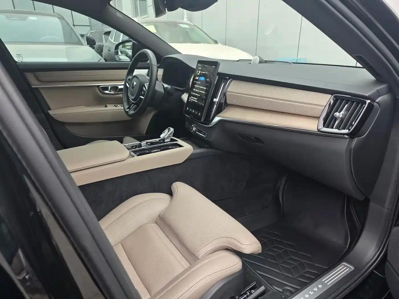 2026 Volvo S90 Plug-in Hybrid, All-Wheel Drive, Long Range, Inscription Luxury Edition — миниатюра 8