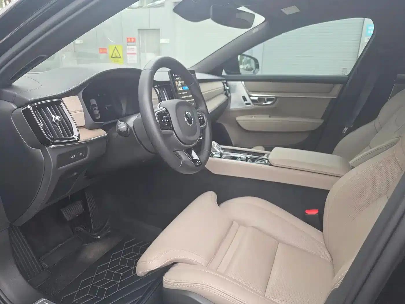 2026 Volvo S90 Plug-in Hybrid, All-Wheel Drive, Long Range, Inscription Luxury Edition — миниатюра 10