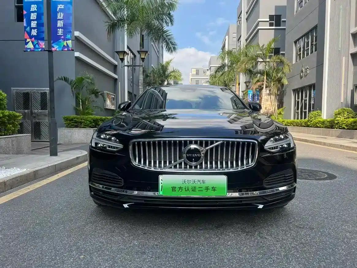 2025 Volvo S90 Plug-in Hybrid, All-Wheel Drive, Long Range, Inscription Luxury Edition — миниатюра 2