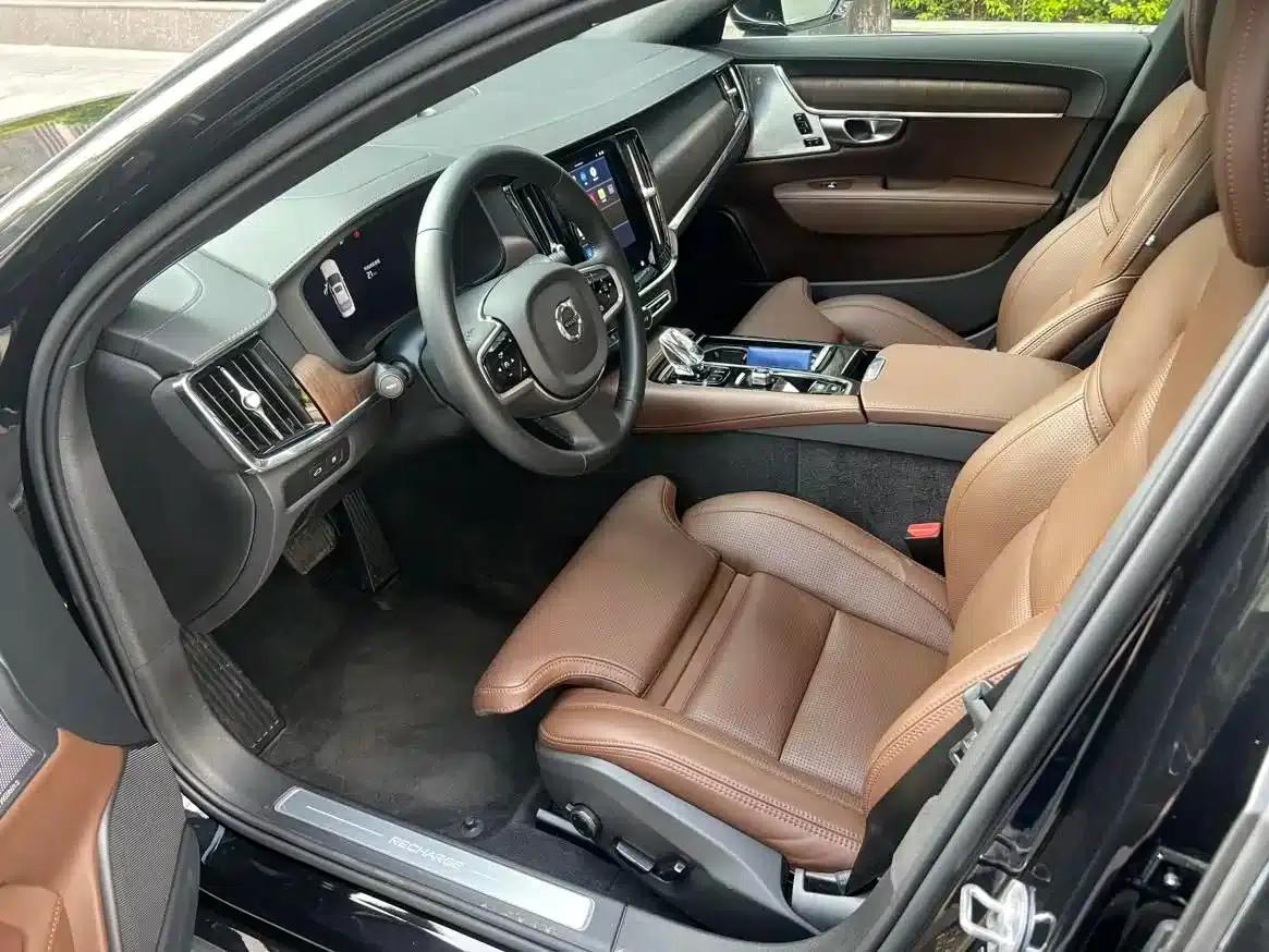 2025 Volvo S90 Plug-in Hybrid, All-Wheel Drive, Long Range, Inscription Luxury Edition — миниатюра 4