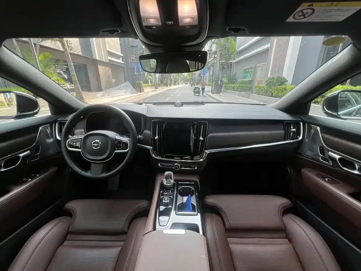 2025 Volvo S90 Plug-in Hybrid, All-Wheel Drive, Long Range, Inscription Luxury Edition — миниатюра 5