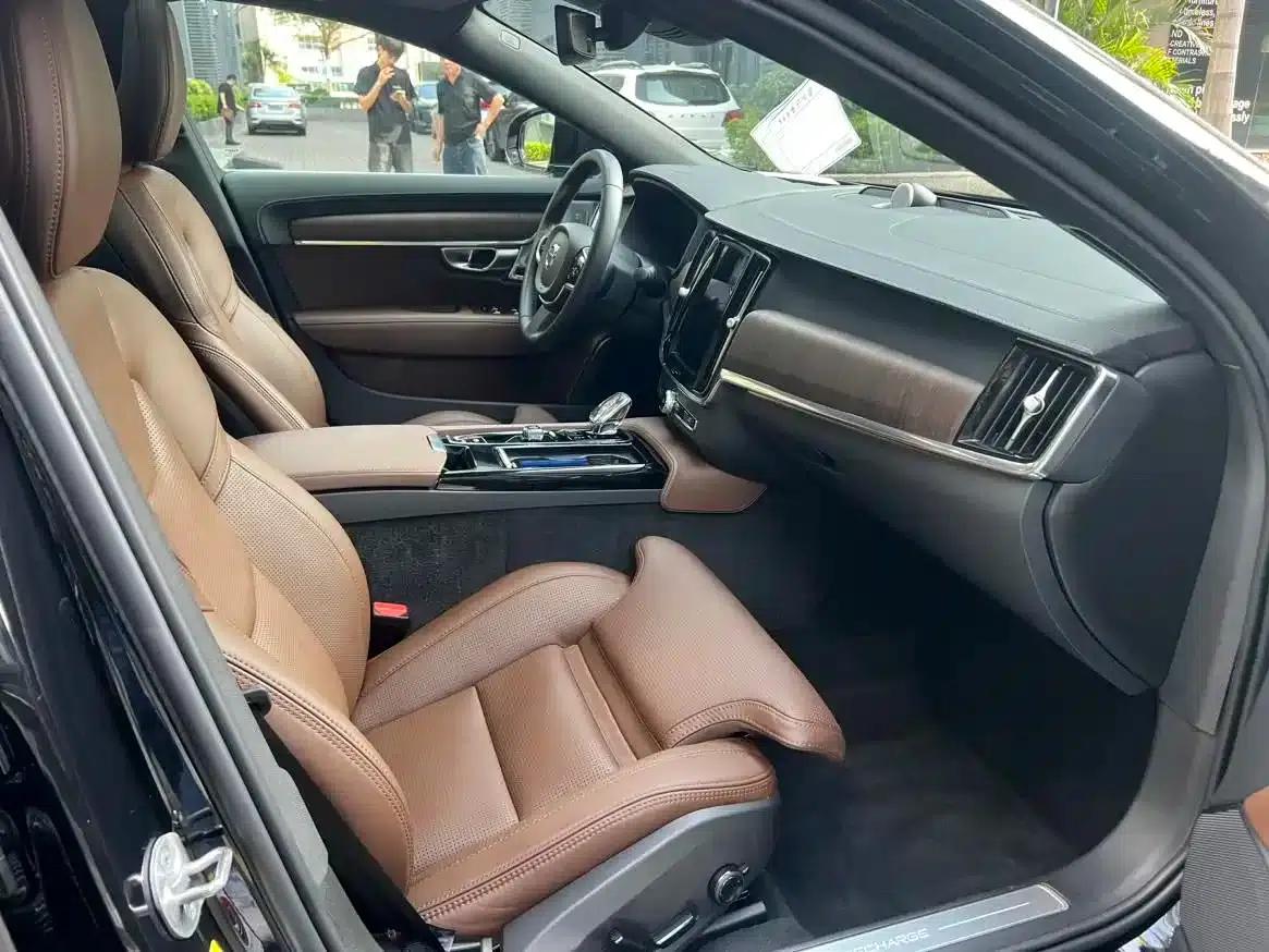 2025 Volvo S90 Plug-in Hybrid, All-Wheel Drive, Long Range, Inscription Luxury Edition — миниатюра 6