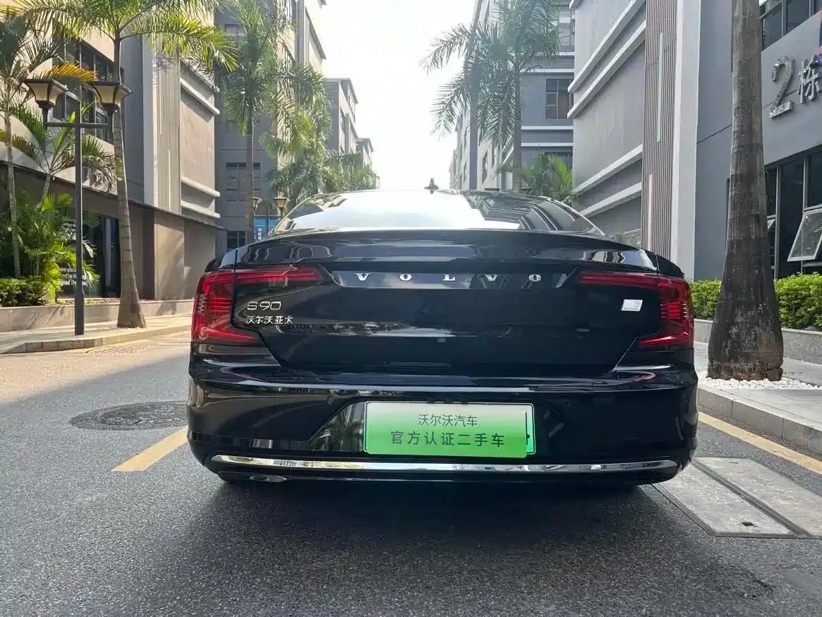 2025 Volvo S90 Plug-in Hybrid, All-Wheel Drive, Long Range, Inscription Luxury Edition — миниатюра 10