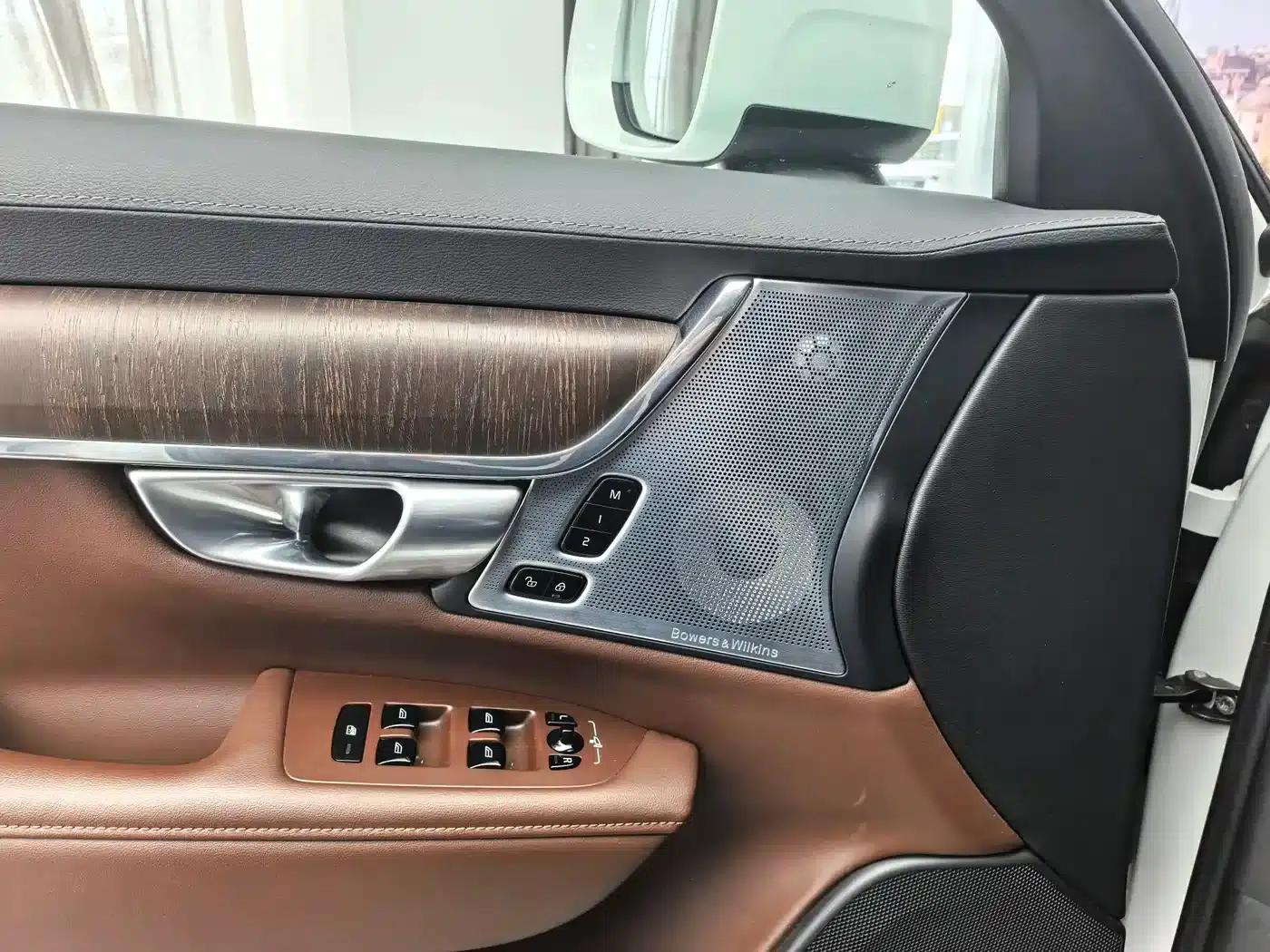2024 Volvo V90 Cross Country B5 AWD Ultimate Edition — миниатюра 16