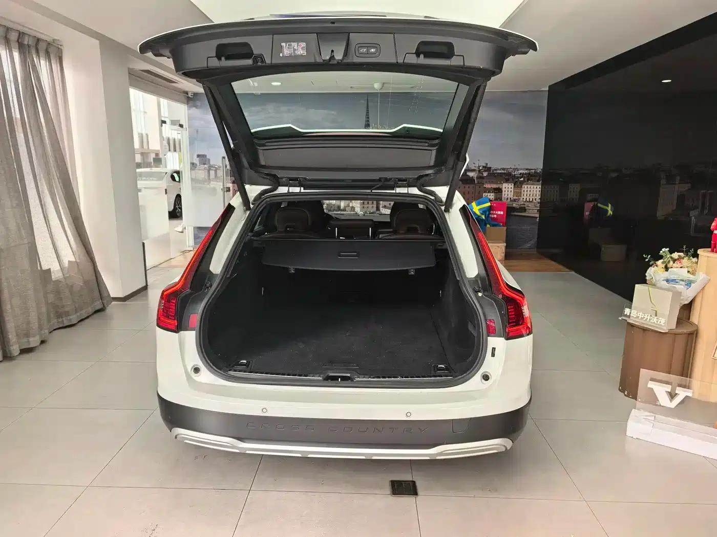 2024 Volvo V90 Cross Country B5 AWD Ultimate Edition — миниатюра 19