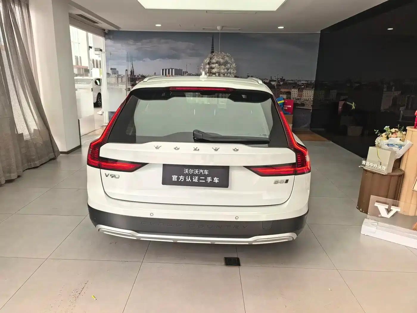 2024 Volvo V90 Cross Country B5 AWD Ultimate Edition — миниатюра 21