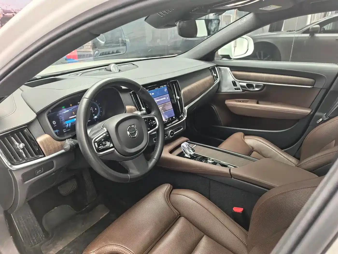 2024 Volvo V90 Cross Country B5 AWD Ultimate Edition — миниатюра 5