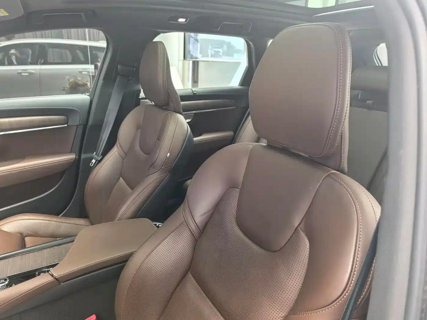 2024 Volvo V90 Cross Country B5 AWD Ultimate Edition — миниатюра 6