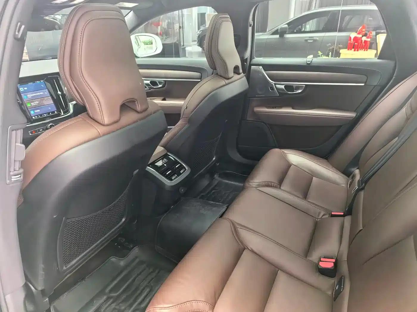 2024 Volvo V90 Cross Country B5 AWD Ultimate Edition — миниатюра 7