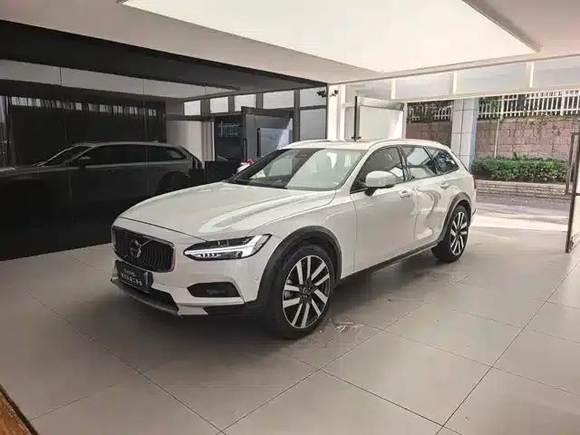 2024 Volvo V90 Cross Country B5 AWD Ultimate Edition