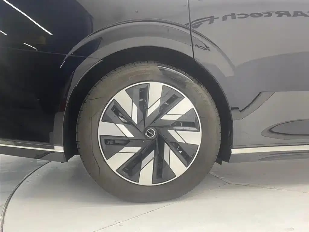 Volvo EM90 2025 Ultra 6-seater — миниатюра 11