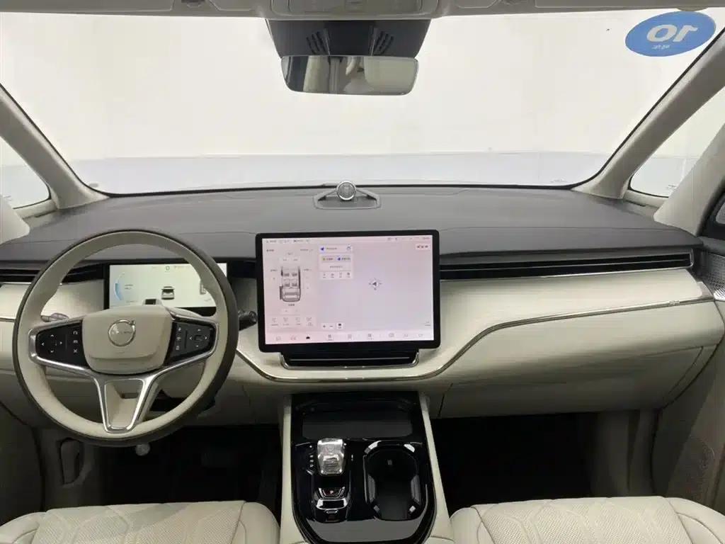 Volvo EM90 2025 Ultra 6-seater — миниатюра 13