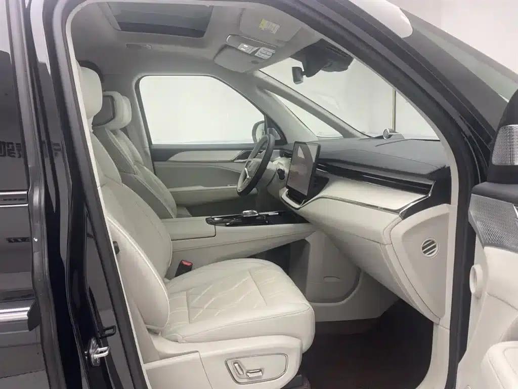Volvo EM90 2025 Ultra 6-seater — миниатюра 18