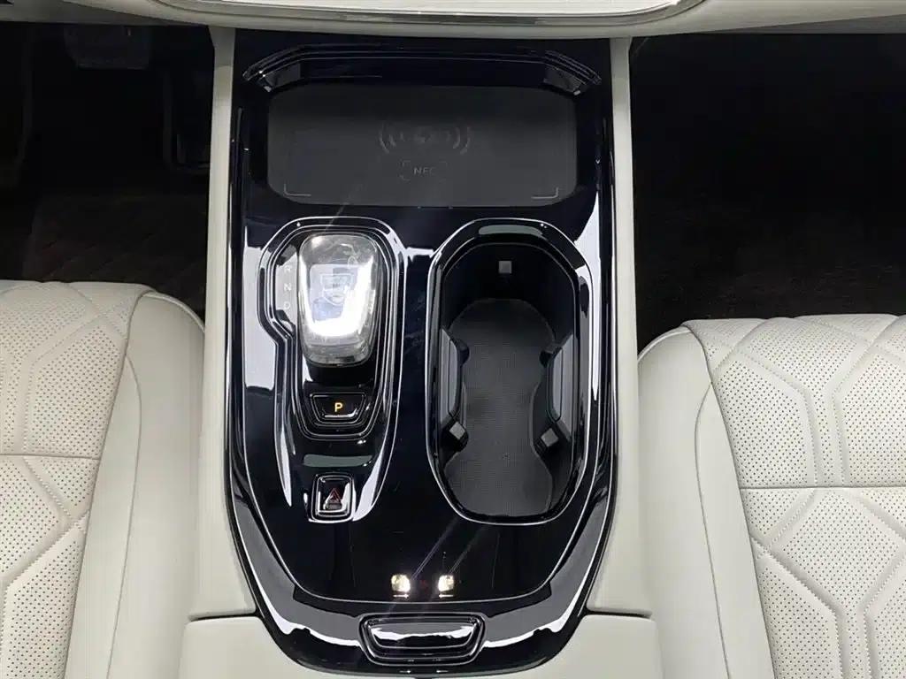 Volvo EM90 2025 Ultra 6-seater — миниатюра 20