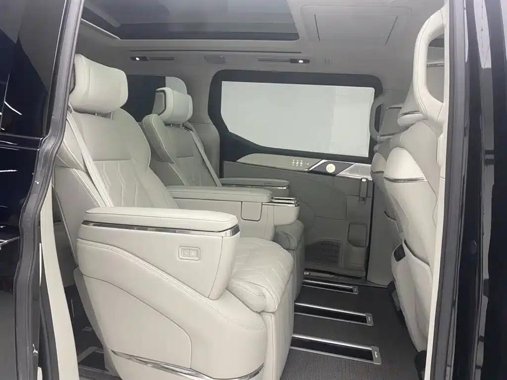 Volvo EM90 2025 Ultra 6-seater — миниатюра 23