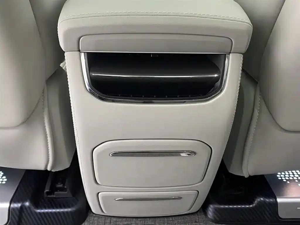 Volvo EM90 2025 Ultra 6-seater — миниатюра 25