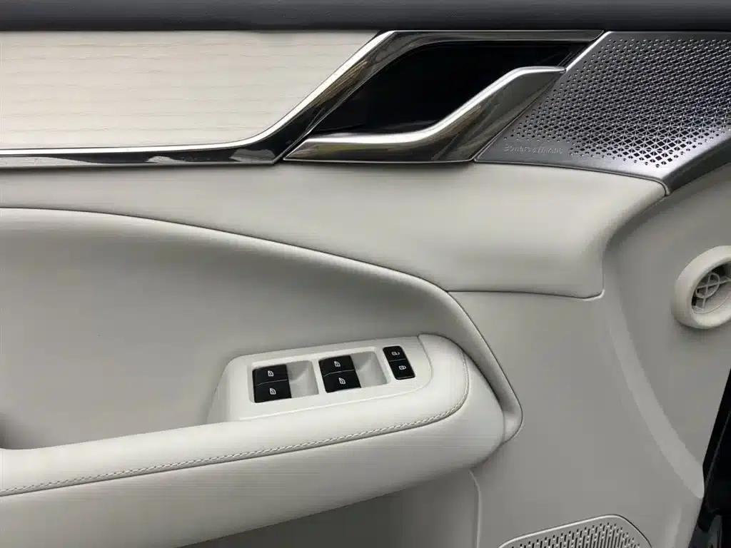 Volvo EM90 2025 Ultra 6-seater — миниатюра 27