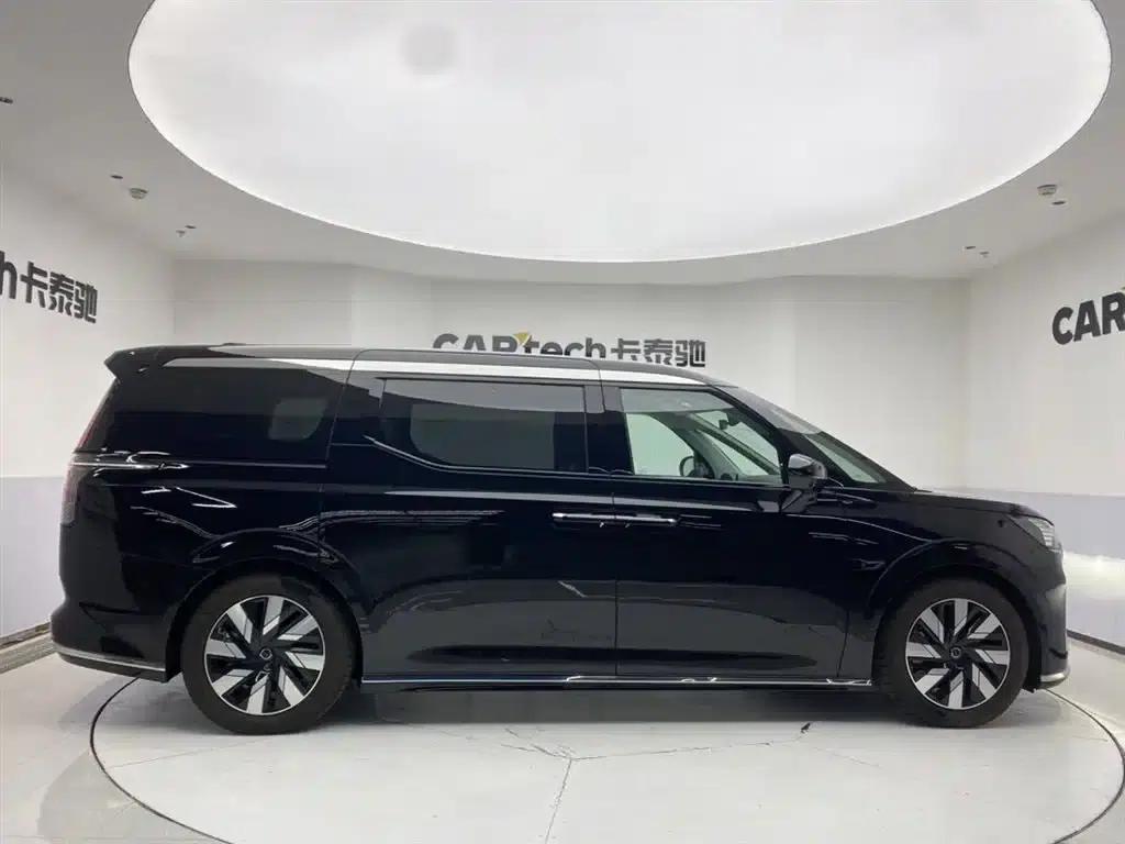 Volvo EM90 2025 Ultra 6-seater — миниатюра 4