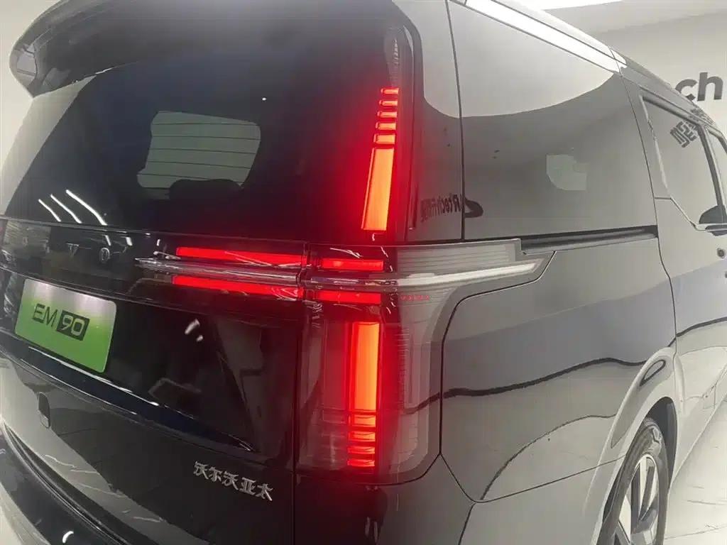 Volvo EM90 2025 Ultra 6-seater — миниатюра 10