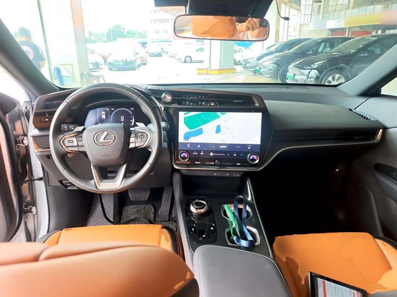 Lexus RZ 2023 450e All-Wheel-Drive Long-Range Version — миниатюра 13