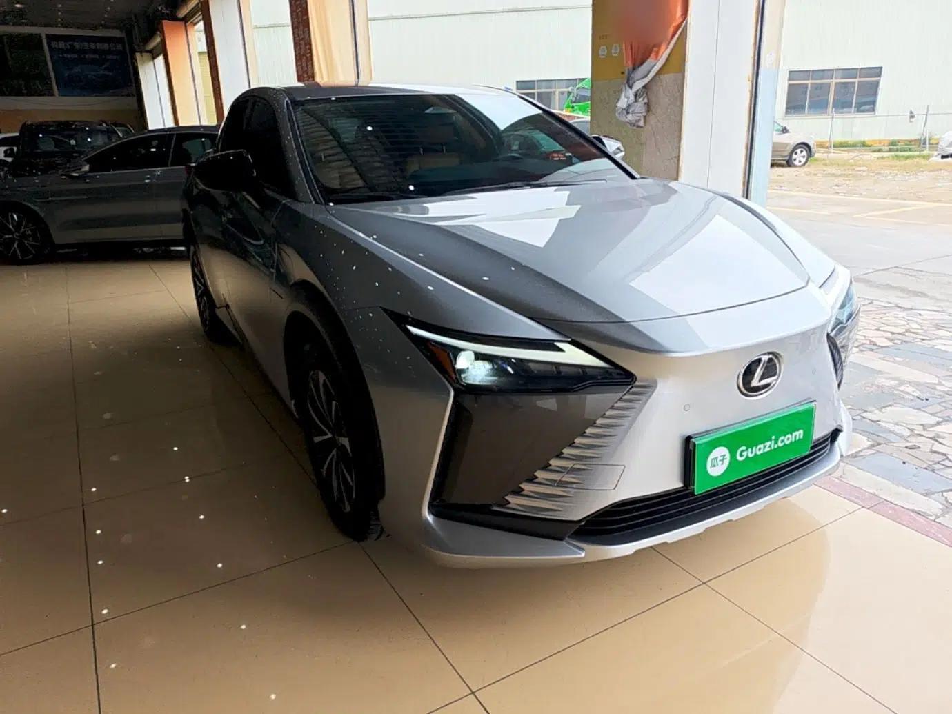 Lexus RZ 2023 450e All-Wheel-Drive Long-Range Version — миниатюра 3