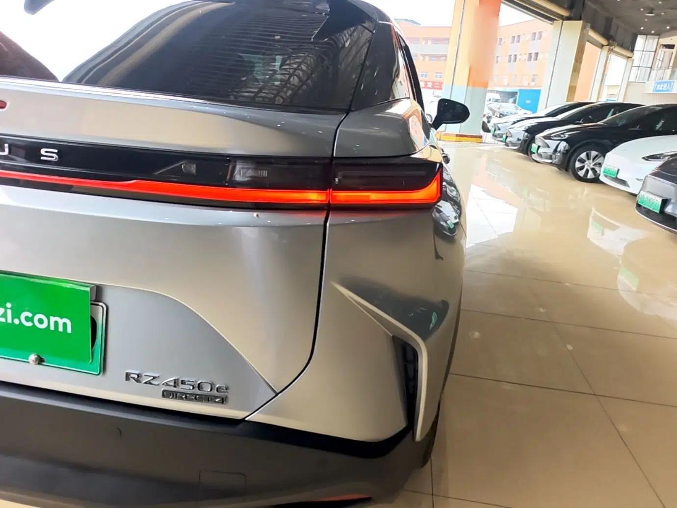 Lexus RZ 2023 450e All-Wheel-Drive Long-Range Version — миниатюра 7