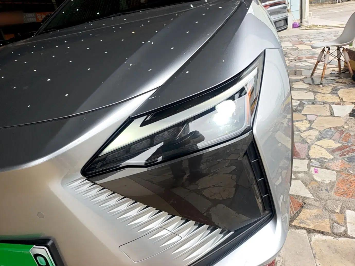 Lexus RZ 2023 450e All-Wheel-Drive Long-Range Version — миниатюра 9