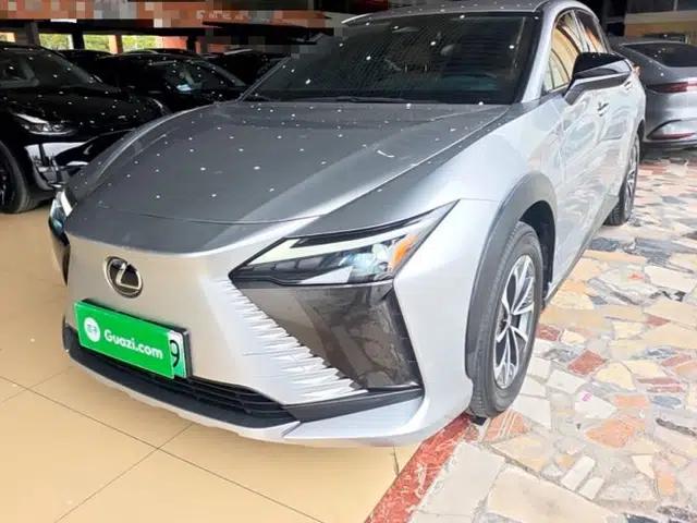 Lexus RZ 2023 450e All-Wheel-Drive Long-Range Version