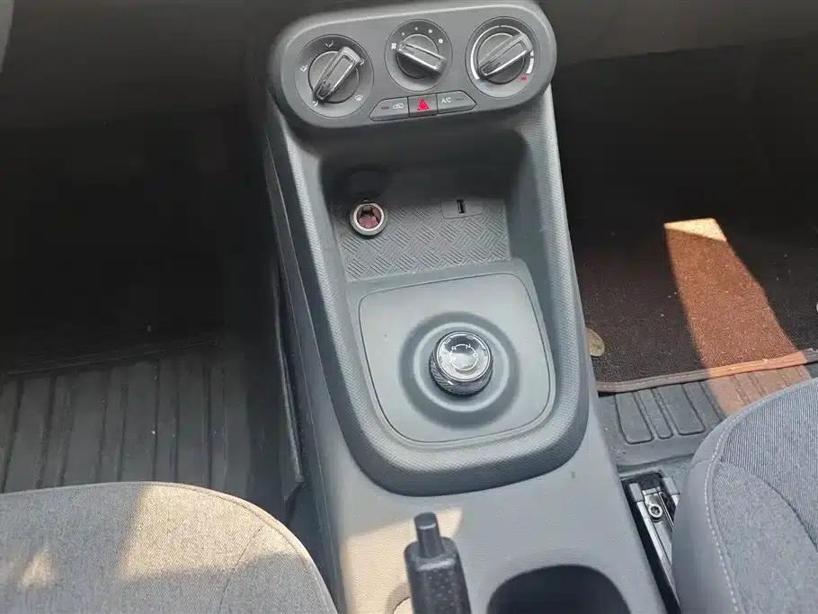 Wuling Hongguang New Energy 2024 Pure Electric Version 300KM Standard Edition — миниатюра 16
