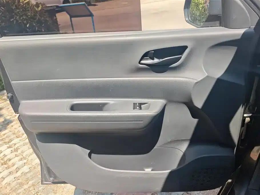 Wuling Hongguang New Energy 2024 Pure Electric Version 300KM Standard Edition — миниатюра 7