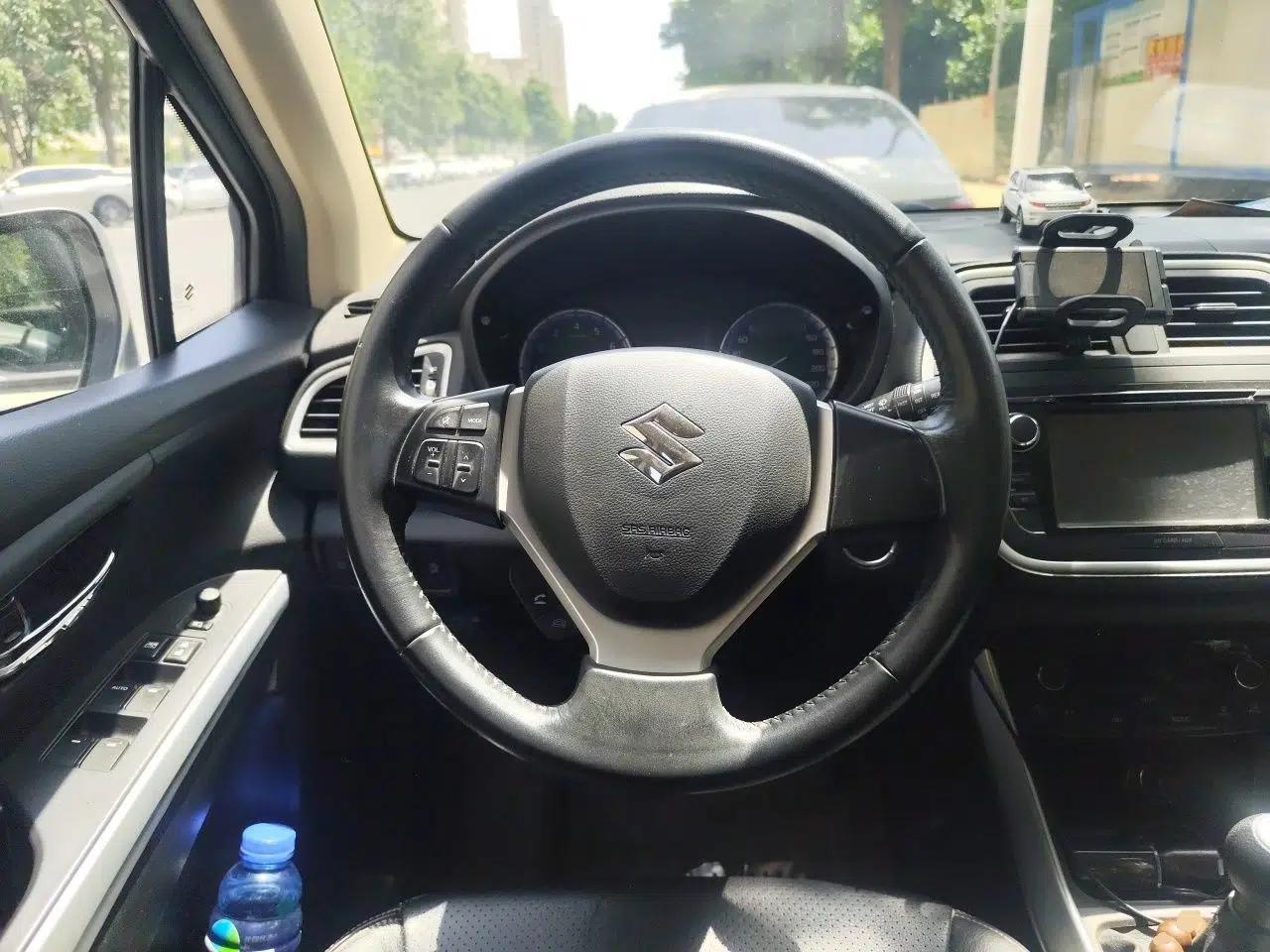 Suzuki S-Cross 2014 1.6L Manual Two-Wheel Drive Elite Model — миниатюра 11