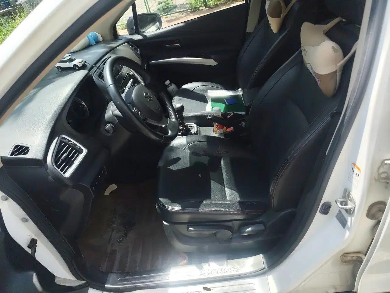Suzuki S-Cross 2014 1.6L Manual Two-Wheel Drive Elite Model — миниатюра 16
