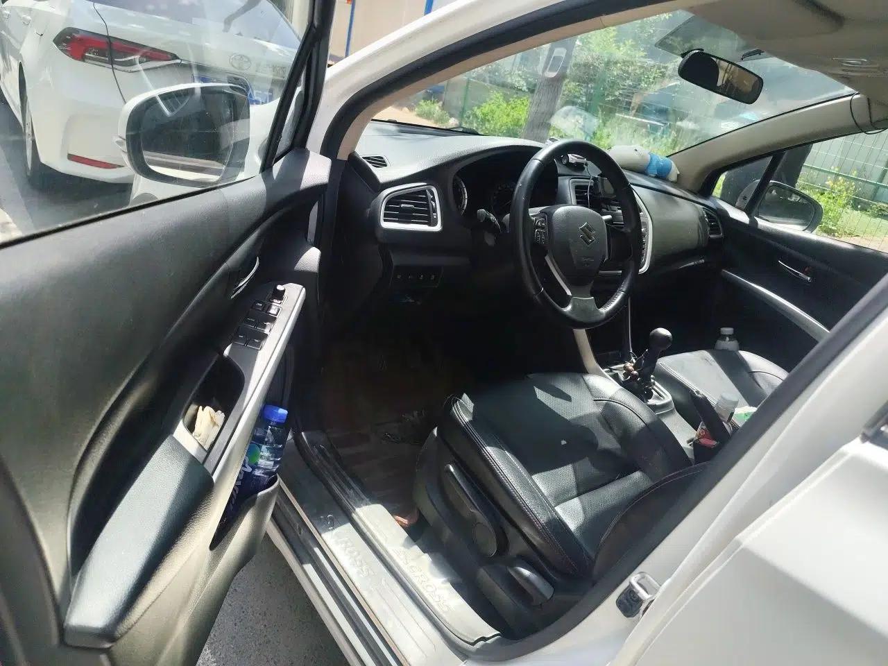 Suzuki S-Cross 2014 1.6L Manual Two-Wheel Drive Elite Model — миниатюра 17