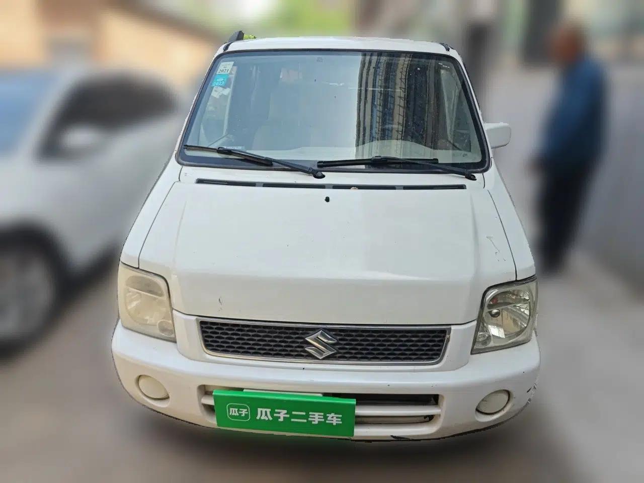 Suzuki Wagon R 2015 1.0L Manual Comfort Model — миниатюра 2