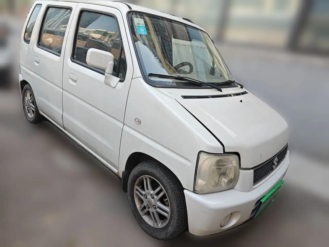 Suzuki Wagon R 2015 1.0L Manual Comfort Model — миниатюра 3