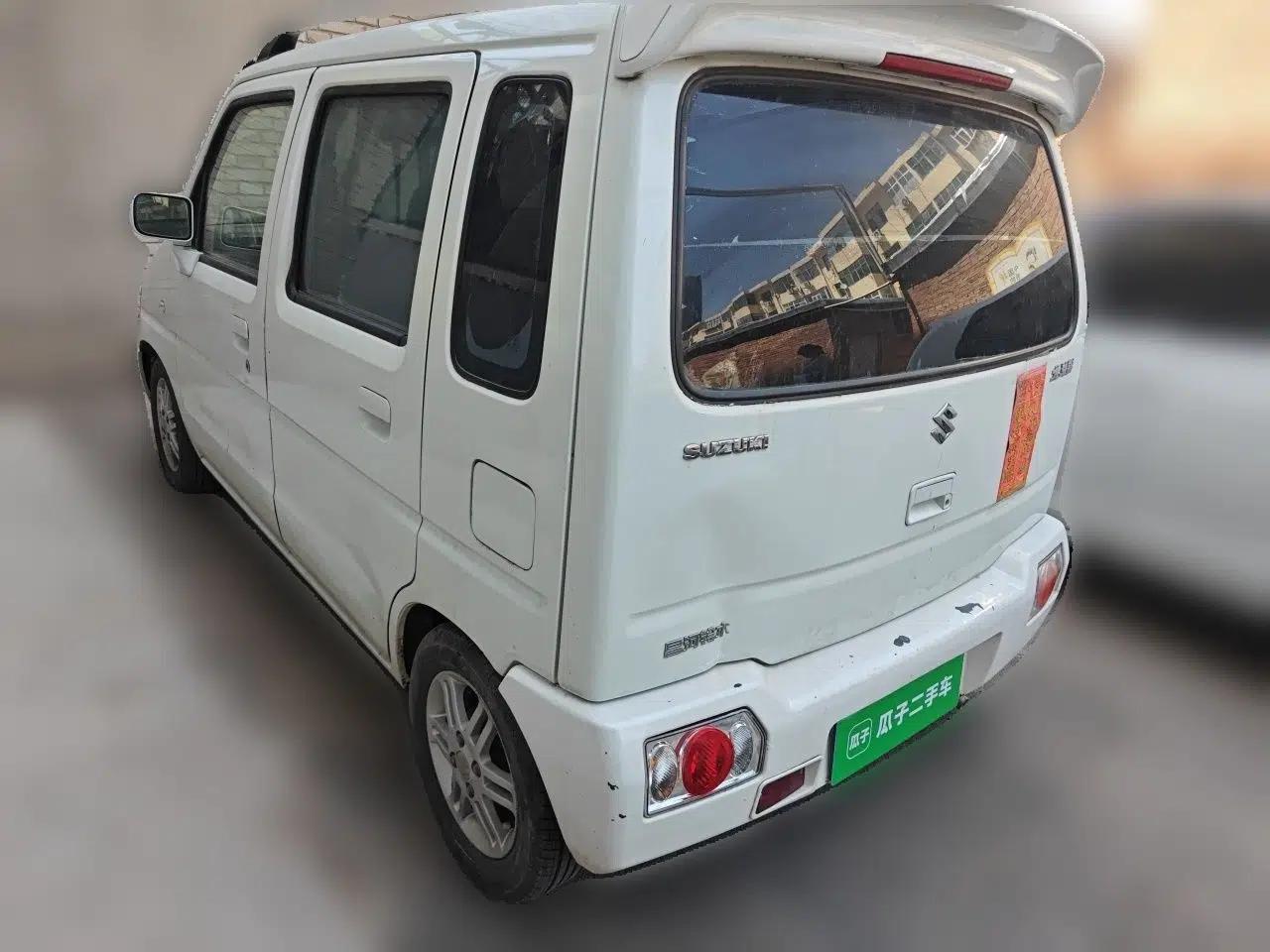 Suzuki Wagon R 2015 1.0L Manual Comfort Model — миниатюра 4