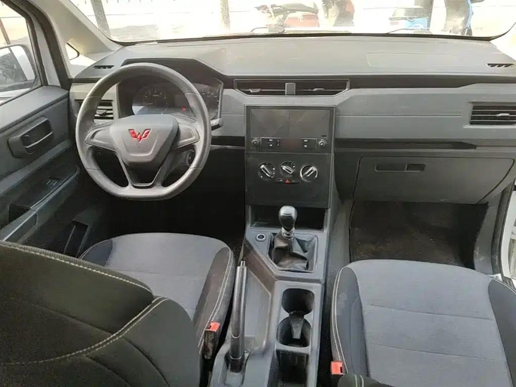 Wuling Hongguang PLUS 2020 1.5L Manual Standard 7-Seater — миниатюра 10