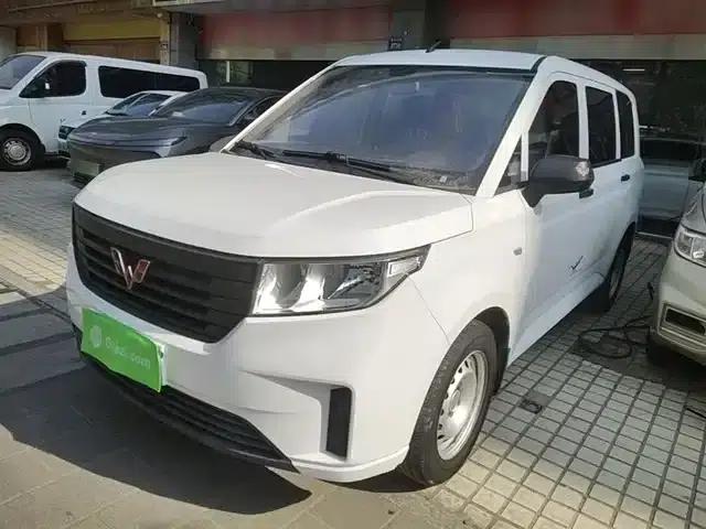 Wuling Hongguang PLUS 2020 1.5L Manual Standard 7-Seater