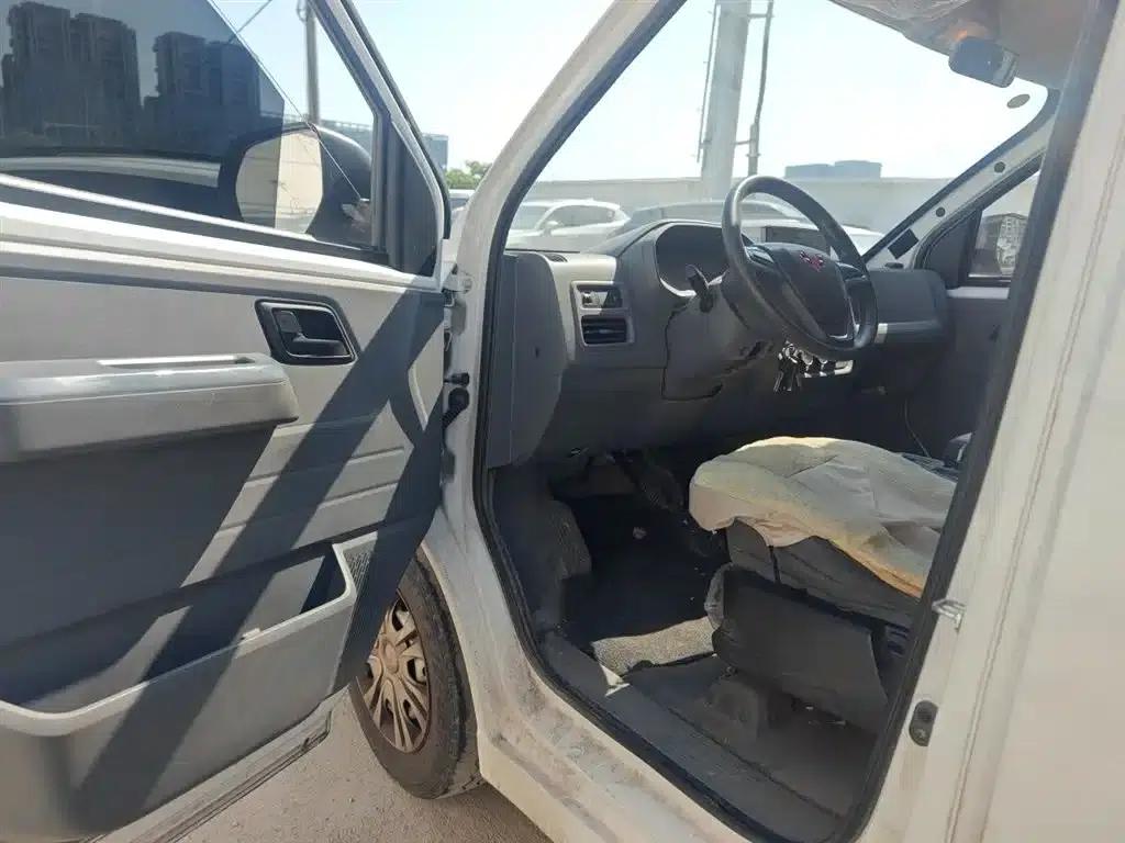 Wuling Yangguang 2024 Model 300km Comfort Bus Version 75kW — миниатюра 14