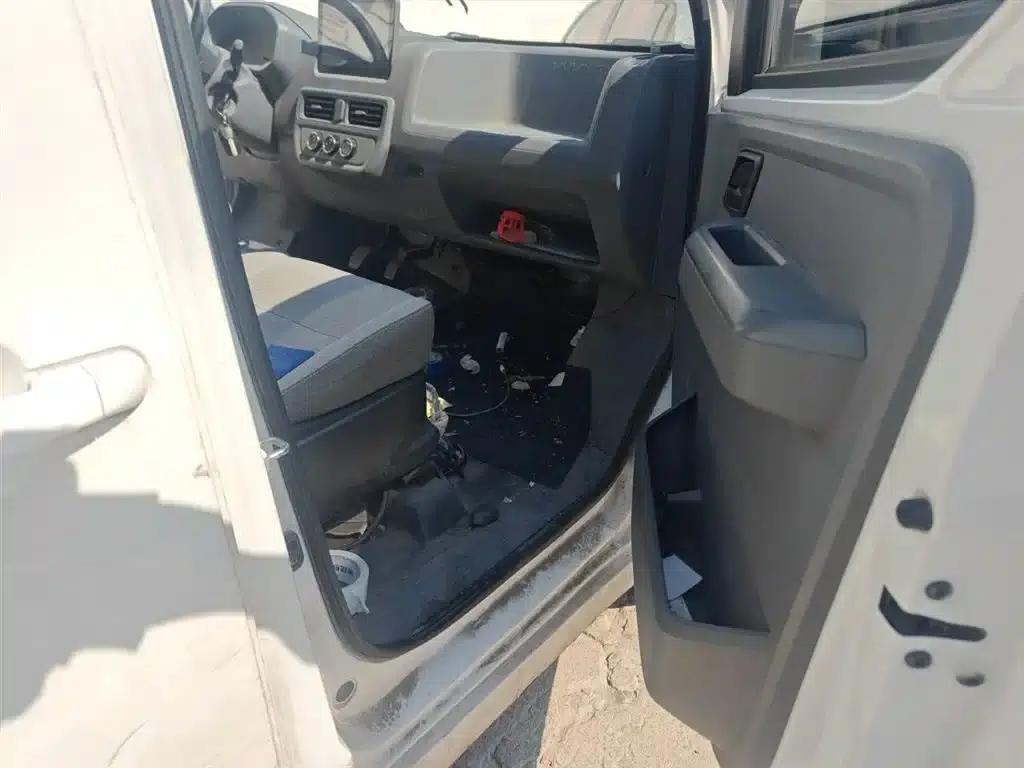 Wuling Yangguang 2024 Model 300km Comfort Bus Version 75kW — миниатюра 20