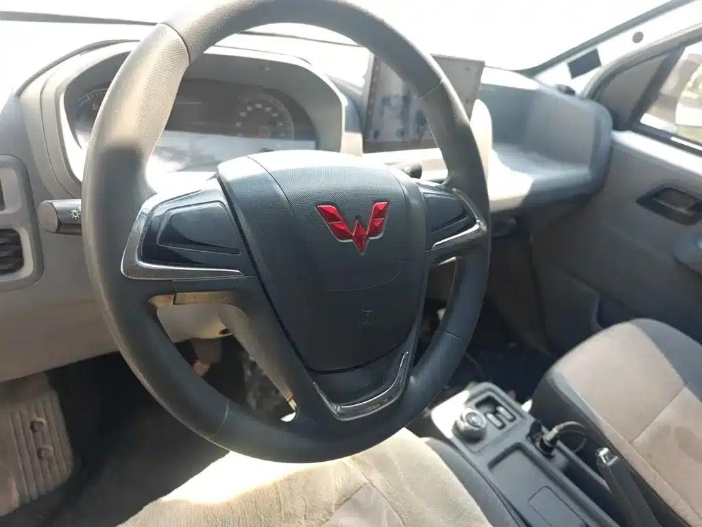 Wuling Yangguang 2024 Model 300km Comfort Bus Version 75kW — миниатюра 3