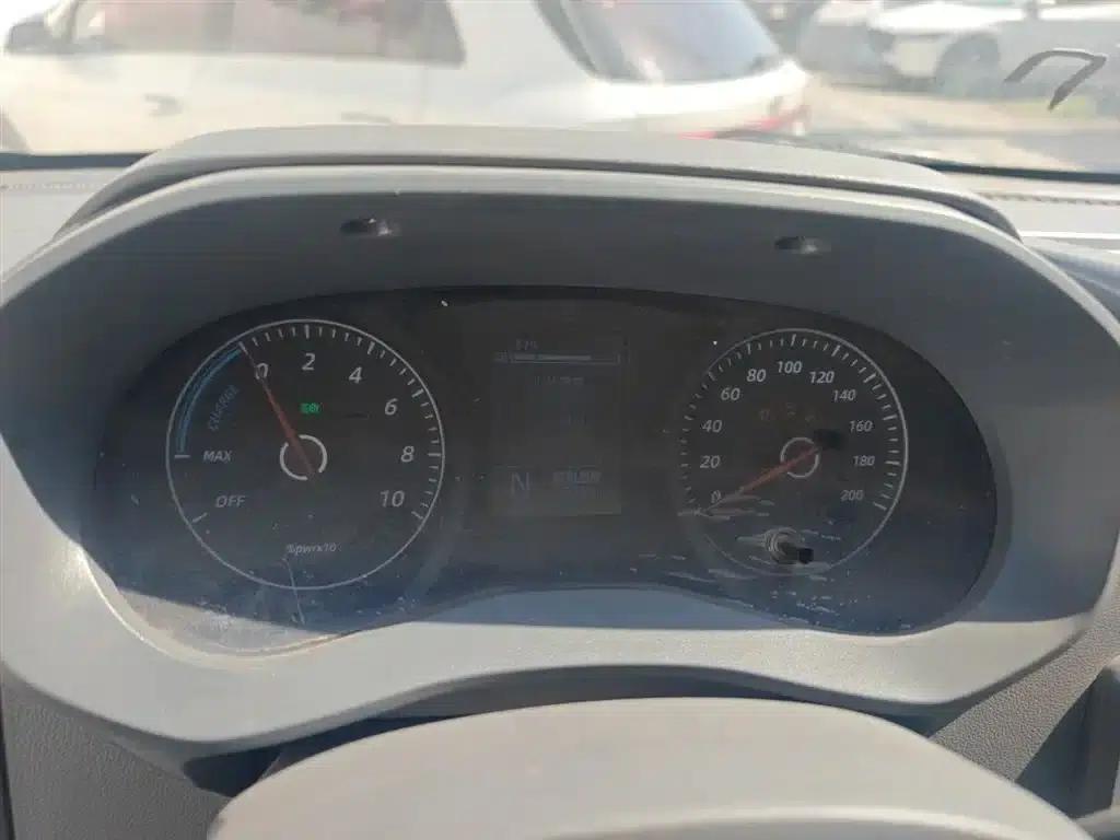 Wuling Yangguang 2024 Model 300km Comfort Bus Version 75kW — миниатюра 4