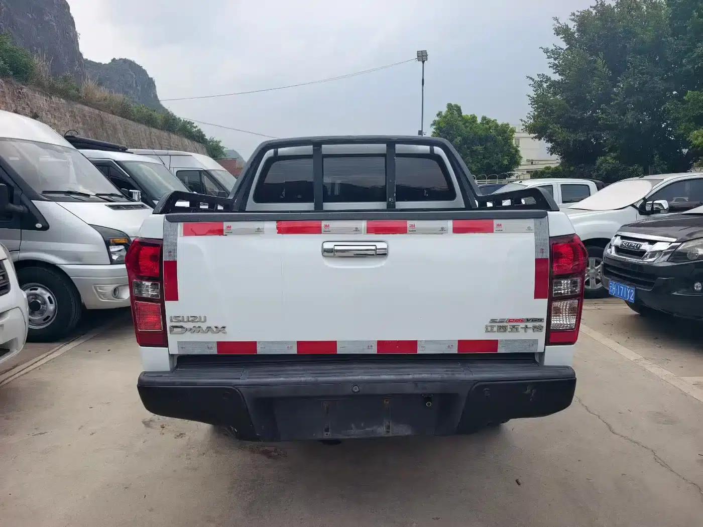 D-MAX 2015 2.5T 4WD Manual Basic Model 4JK1 — миниатюра 8