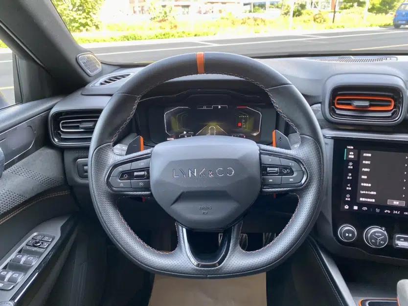 Lynk & Co 02 Hatchback 2021 2.0TD Halo Driving Control Kit Edition — миниатюра 13