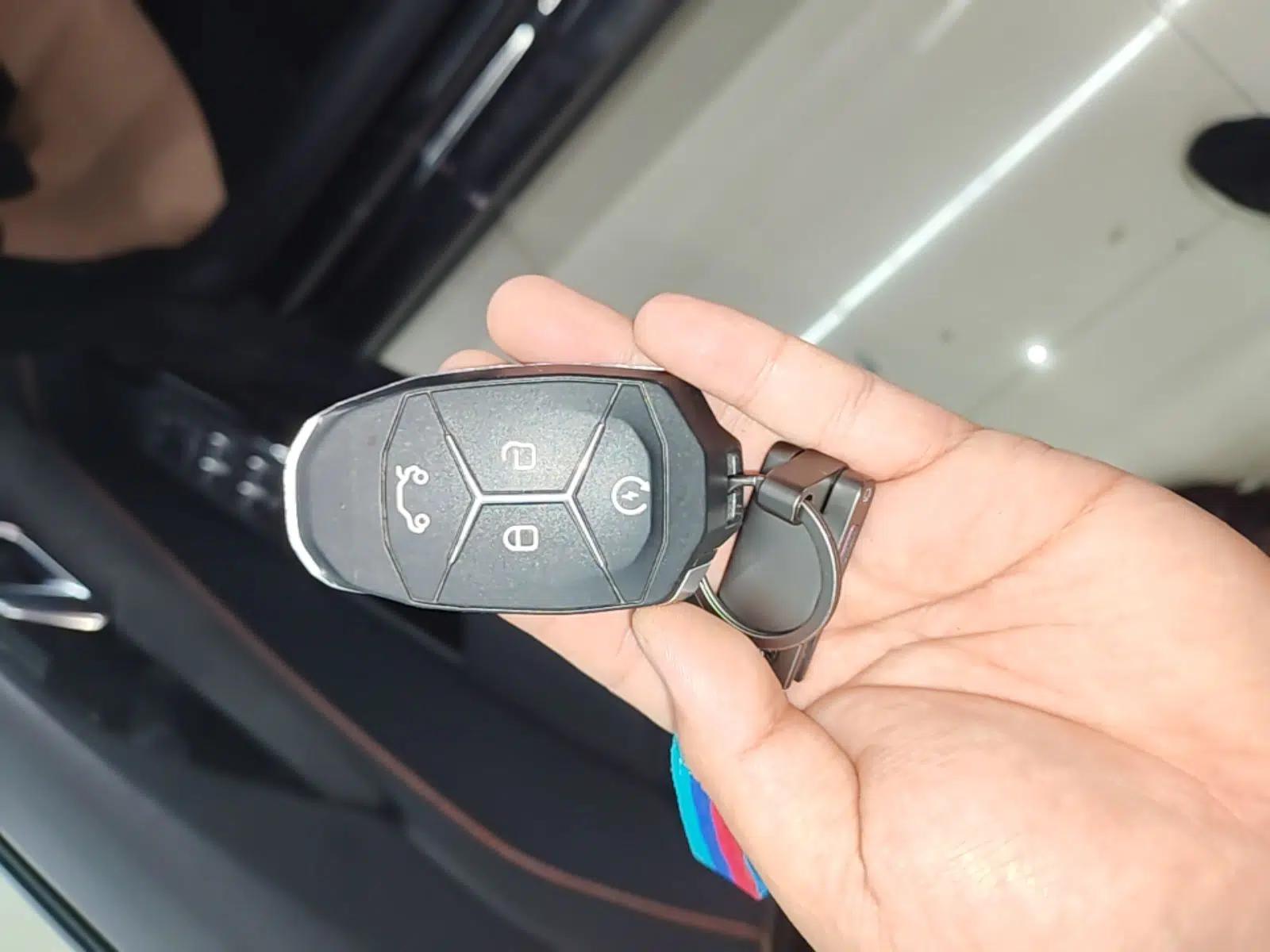 Lynk & Co 02 Hatchback 2021 2.0TD Halo Driving Control Kit Edition — миниатюра 20