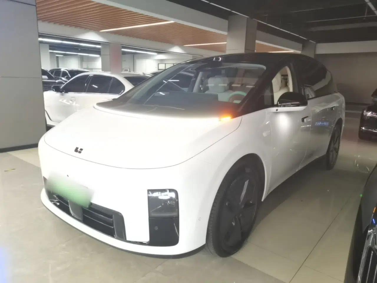 Li Auto i8 2025 Model Standard Version — миниатюра 1