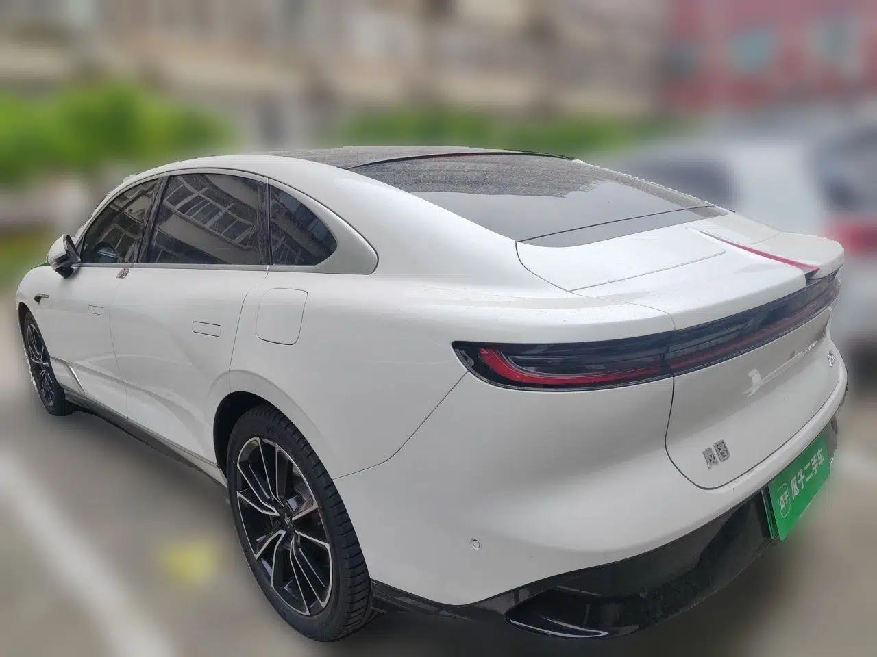 VOYAH PASSION 2024 PHEV Four-Wheel Drive Ultra-Long Range Flagship Model — миниатюра 4